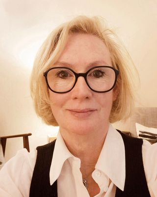 Photo of Anna Scott, Counsellor, MBACP