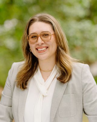 Photo of Bec De Luna, Licensed Clinical Social Worker Associate, LCSWA