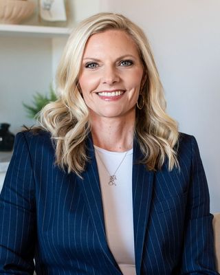 Photo of Mandi Dixon, Licensed Professional Counselor, LPC, NCC, EMDR TR