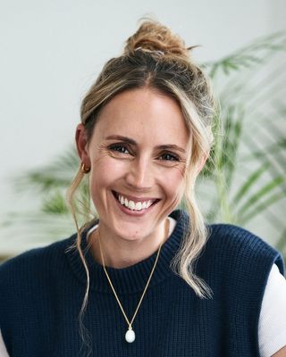 Photo of Victoria Abbott, Psychotherapist, MSc, MBACP