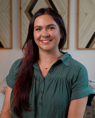 Photo of Nicole Rose Moss, Registered Psychotherapist (Qualifying)