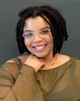 Photo of Tia Hunter, Licensed Clinical Mental Health Counselor, MS, LCMHC, LPCC, CCPT