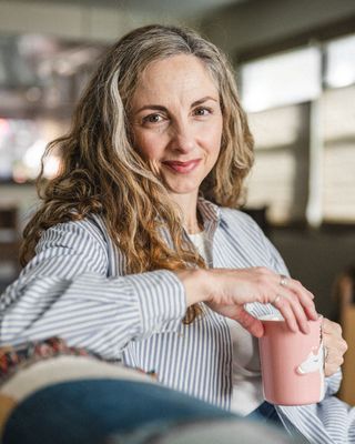 Photo of Alena Schabes, Psychologist