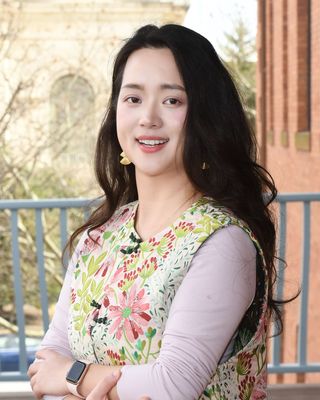 Photo of Yiying Xiong, Counselor