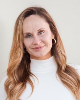 Photo of Lari J Quintero, Psychiatric Nurse Practitioner, APRN, ANP-C, PMHNP