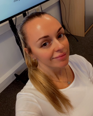 Photo of Nickii Cassidy, Psychotherapist, MBACP Accred