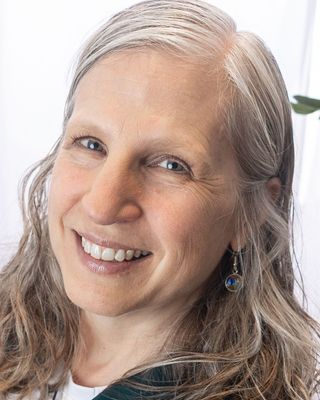 Photo of Lesley Finch, Clinical Social Work/Therapist, MSW, RSW, CCAC