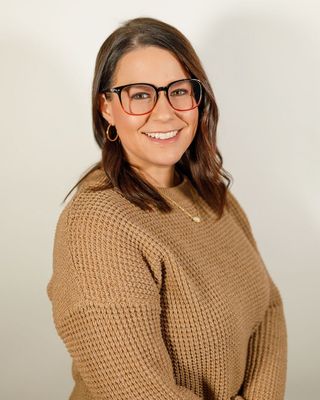 Photo of Courtney L Cook, Psychologist, PhD, HSP