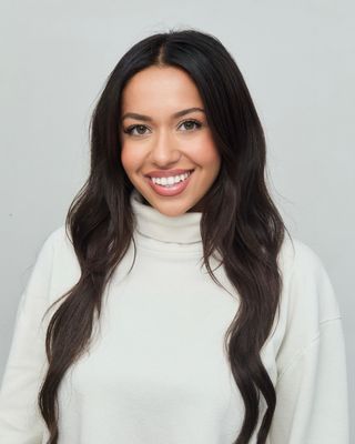 Photo of Fiza Bashir, Pre-Licensed Professional