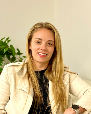 Photo of Kari Decker, Clinical Social Work/Therapist, LLMSW