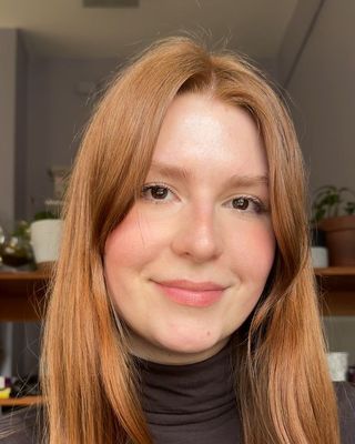 Photo of Erin Perry, Art Therapist, LCAT