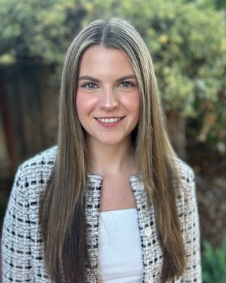 Photo of Nicole Houde, Pre-Licensed Professional