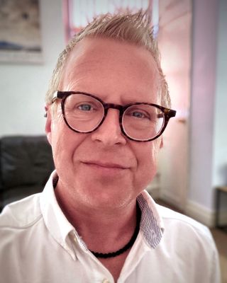 Photo of Dan Harwood-Stamper, Psychotherapist, MBACP