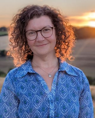 Photo of Claire Thomas, Counsellor, MNCPS Acc.