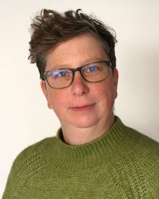 Photo of Anna R Davies, Psychotherapist, UKCP Trainee