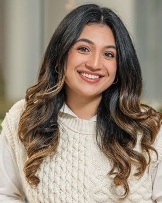 Photo of Zara Khan, LPC, Counselor