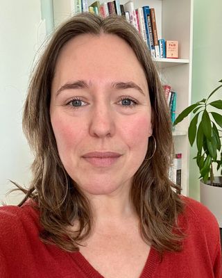 Photo of Jessica Raven, Registered Psychotherapist, RP, CCC