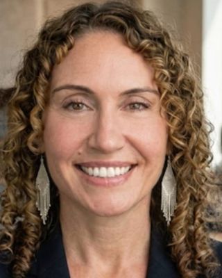 Photo of Leanne Thomas, Psychotherapist, MBABCP
