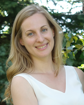 Photo of Stefanie Ly, Registered Psychotherapist (Qualifying)