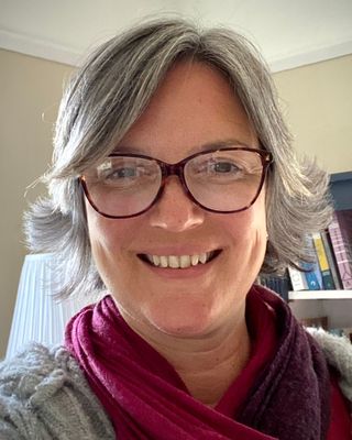 Photo of Elizabeth Sennett, Counsellor in Farnham, England