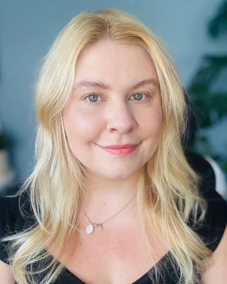 Photo of Kaylee Robinson - ADHD • Burnout • Anxiety - Kaylee, Registered Psychotherapist (Qualifying)