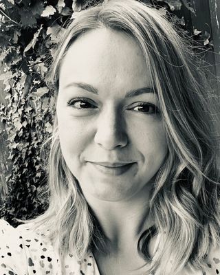 Photo of Hollie Baynham - hope & bloom, Counsellor, MNCPS Acc.