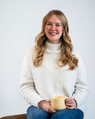 Photo of Avery Sweetman, Registered Psychotherapist (Qualifying), BA, (Hons)