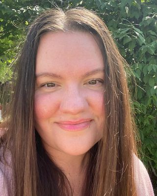 Photo of Holly Fak, Clinical Social Work/Therapist, LCSW