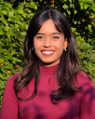 Photo of Simran Makwana, Registered Psychotherapist (Qualifying)
