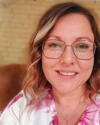 Photo of Amanda Topping, Registered Social Worker, RSW, BSW, MSW