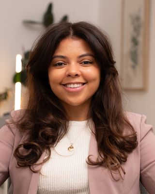 Photo of Julia Evelyn Falzarano - Willow Tree Wellness & Psychotherapy, Treatment Centre, HBSW, MSW, RSW