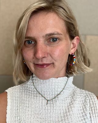 Photo of Iona Kynaston, Psychotherapist, MSc, MBABCP