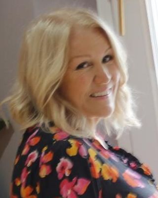 Photo of Dr Caroline Bligh