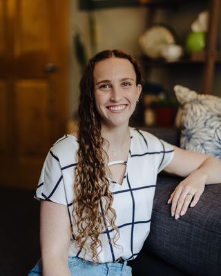 Photo of Megan Holmgren, Marriage & Family Therapist Associate, LAMFT
