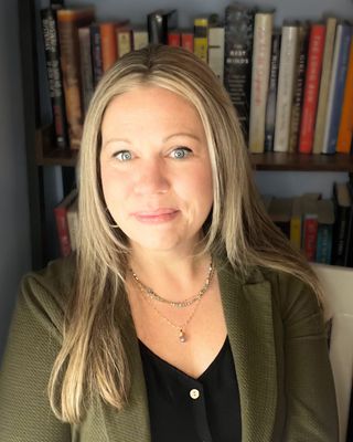 Photo of Elise McNulty, Clinical Social Work/Therapist, LMSW, PMH-C