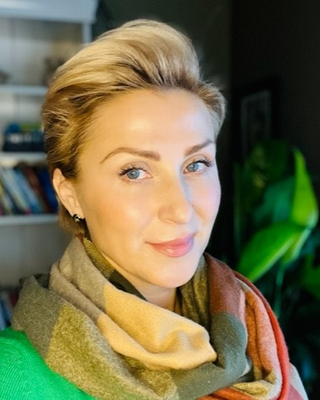 Photo of Ivona Szostak, Registered Psychotherapist in Toronto, ON
