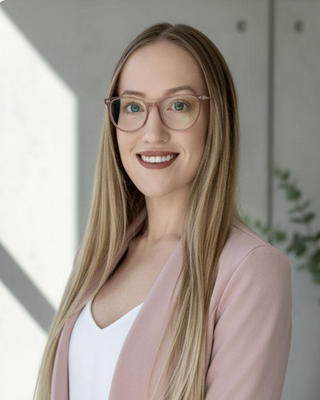 Photo of Chloe Osting, Psychiatric Nurse Practitioner, MSN, APRN, CNP, PMHNP