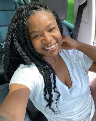 Photo of La Shay Johnson, Counselor, MA, LCPC, LPC