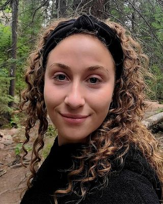 Photo of Caitlyn Dolins, Marriage & Family Therapist, LMFT