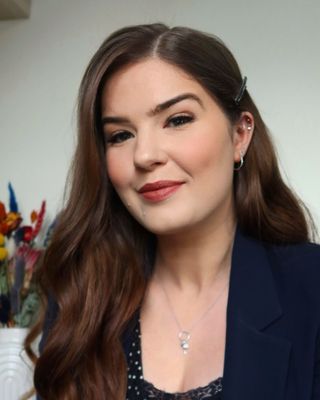 Photo of Dr Helena Holmes-McCoid, Psychologist, PsychD, HCPC - Clin. Psych.