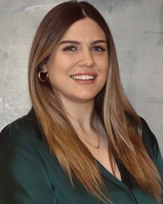 Photo of Cici Cadranel, Registered Psychotherapist (Qualifying)