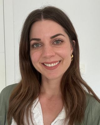Photo of Dr Sarah Quinley, Psychotherapist, DCounsPsych, MBACP