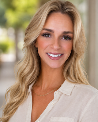 Photo of Lindsay Smith, Licensed Clinical Professional Counselor, LCPC