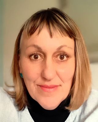 Photo of Dawn Collins, Counsellor, MBACP Accred