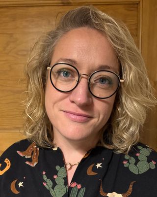 Photo of Dr Lauren Mawn, Psychologist, PhD, HCPC - Clin. Psych.