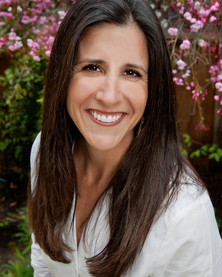 Photo of Tori Dabasinskas, LMFT, LPCC, Marriage & Family Therapist in Bellevue, WA