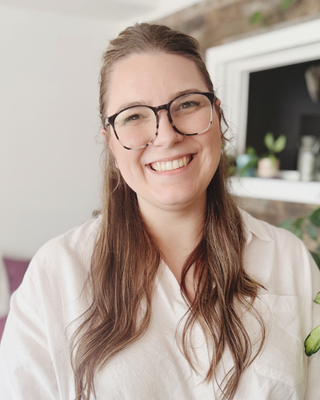 Photo of Erin Relland, Pre-Licensed Professional