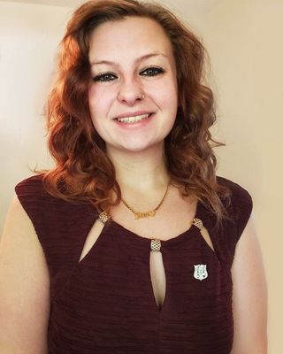 Photo of Hannah June Lowe, Clinical Social Work/Therapist, LICSW