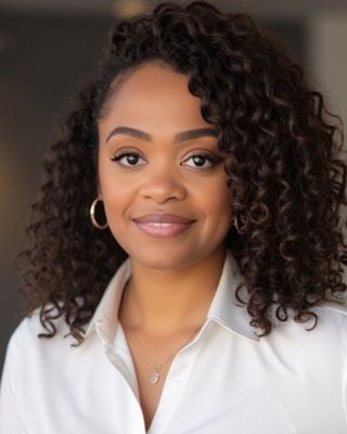 Photo of Dr. Tenisha Neilrobinson, Clinical Social Work/Therapist, LCSW, EdD, SIFI