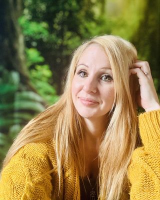 Photo of Zoe Hilbert, Psychotherapist, MNCPS Acc.